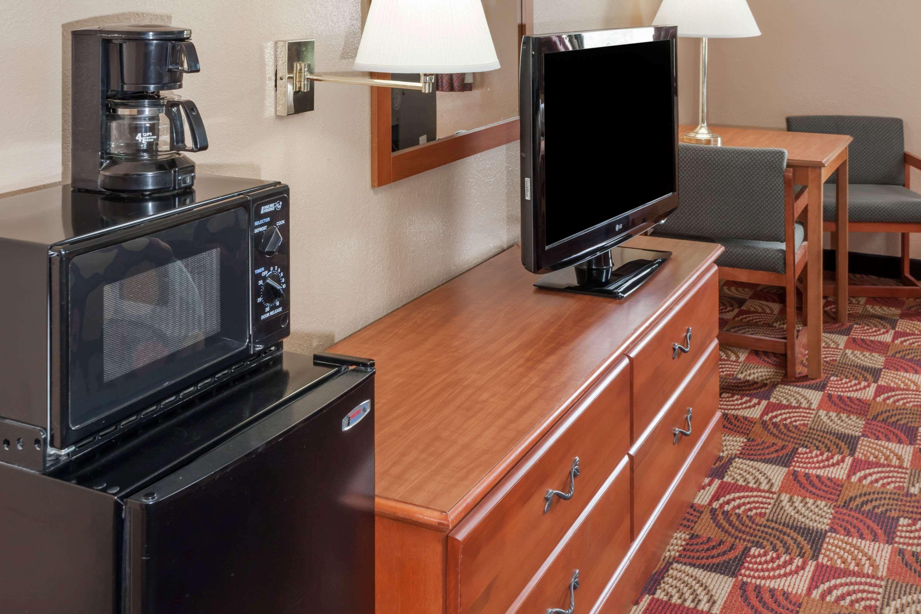 Super 8 By Wyndham Shipshewana Hotel Exterior foto